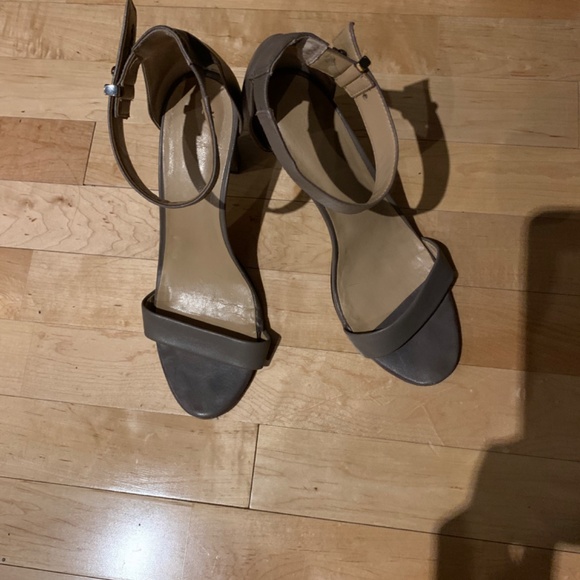 Ann Taylor Heels - Picture 2 of 4